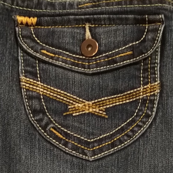 💥 5 for $20💥 Denim cut off shorts Bermuda style - Picture 3 of 4